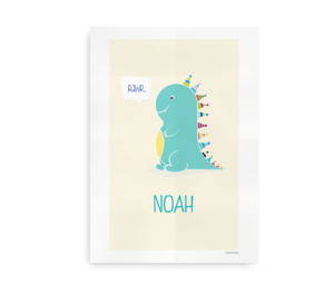 Personlig navneplakat med en sød, blå dinosaur iført en festlig hat og med barnets navn skrevet nedenunder.