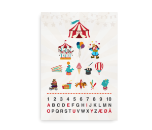 Farverig alfabetplakat med cirkustema, der viser et cirkustelt, karrusel, balloner, klovn, isvafler, og luftballon. Nederst vises alfabetet og tallene 1 til 10 i forskellige farver.