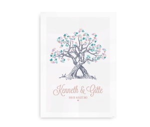 Bryllupsplakat med træ dekoreret med små farverige hjerter og mulighed for personliggørelse med navne og dato.