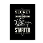"The secret of getting ahead is getting started" - plakat med citat