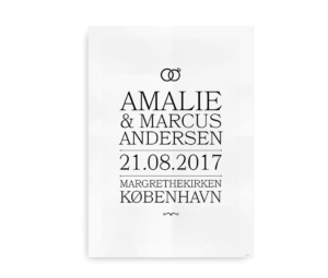 Elegant bryllupsplakat med hvid baggrund og sort tekst, tilpasset med navne, dato og sted for brylluppet.