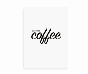 Minimalistisk plakat med teksten "But first, coffee" skrevet i sort på en hvid baggrund.