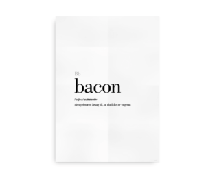 Minimalistisk plakat med definitionen af "bacon", beskrevet som "den primære årsag til, at du ikke er vegetar" på dansk.