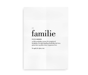 Plakat med ordet "familie" og en humoristisk definition, der beskriver familien som en flok mærkelige væsner, der lever, griner og elsker sammen gennem livet.