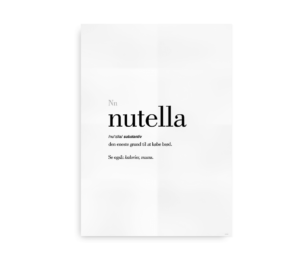 Minimalistisk plakat med definitionen af "nutella" i fed tekst, beskrevet som den eneste grund til at købe brød
