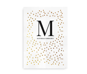 Personlig navneplakat med mulighed for tilpasning af initial og navn, designet med gyldne prikker og et minimalistisk sort bogstav.