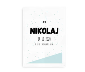 Personlig navneplakat med mulighed for tilpasning af navn, dato og fødselsinformationer, dekoreret med lyseblå detaljer og minimalistisk design.