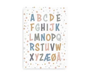 Farverig alfabetplakat med bogstaverne A til Å i forskellige pastelnuancer. Perfekt til børneværelset.
