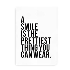 A smile is the prettiest thing you can wear - plakat