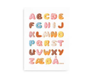 Plakat med alfabetet i form af donuts i forskellige farver og mønstre.