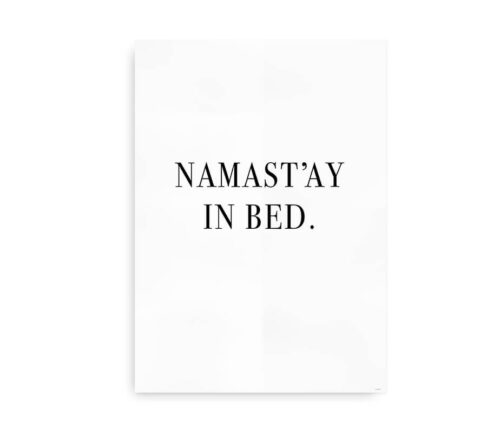 Namast'ay in Bed - Citatplakat til soveværelset