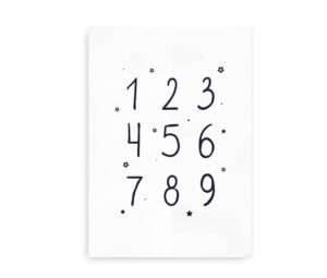 Talplakat til børn med håndtegnede tal fra 1 til 9 omgivet af små stjerner på hvid baggrund.