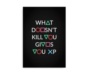 Plakat med teksten "What doesn't kill you gives you XP" skrevet med gaming-symboler i forskellige farver på en sort baggrund.