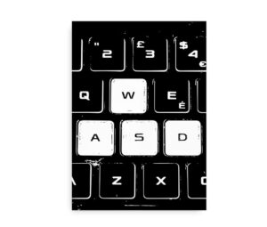 Plakat med forstørret visning af WASD-tasterne på et tastatur i sort-hvidt design.