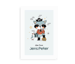 Personlig plakat med en piratvaskebjørn, med navn og teksten "Little Pirate".
