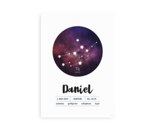Navneplakat med stjernetegn Jomfruen, navn, fødselsdato, klokkeslæt og fødeby, designet med stjernehimmel og konstellationsmønster.