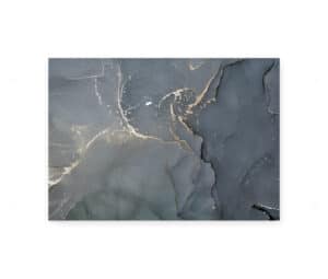 Abstrakt plakat med mørkegrå nuancer og gyldne detaljer i et flydende mønster.