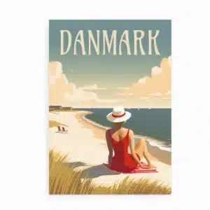 Retro plakat med kvinde i rød badedragt, der ser ud over den danske vestkyst.