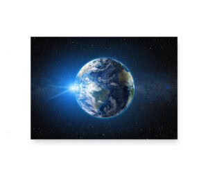 Billede af Jorden set fra rummet med lysende blå glød og stjerner i baggrunden.