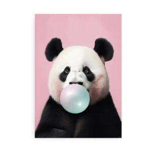 Plakat af en panda, der puster en pastelrosa tyggegummiboble, med en lyserød baggrund.