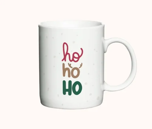 Hvidt krus med "Ho Ho Ho" tekst i juletema og snefnugdetaljer.