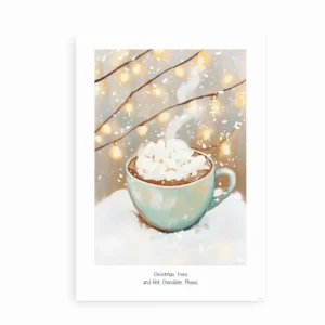 Plakat med varm kakao i en grøn kop, omgivet af sne og julelys.