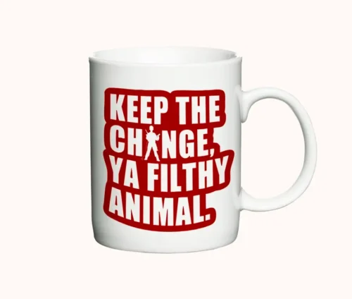 Hvidt krus med rød tekst "Keep the Change, Ya Filthy Animal" mod en neutral baggrund.