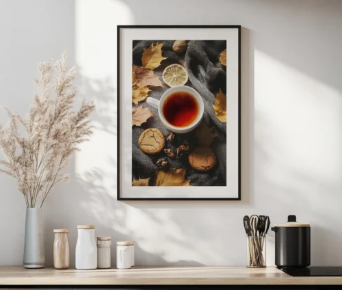 Efterårs-plakat med te og småkager i køkkenområde med minimalistisk indretning.
