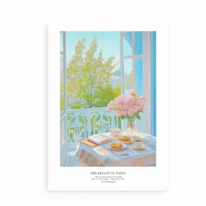 Plakat med et maleri af en parisiansk morgenstund, med croissanter, kaffe og lyserøde blomster.