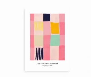Abstrakt plakat med bløde pastelfarver og geometriske mønstre, kaldet Silent Conversations.