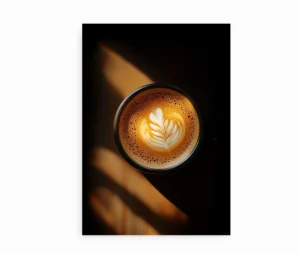 Plakat med lattekunst badet i sollys – minimalistisk vægdekoration