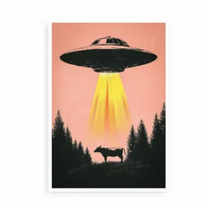 Plakat med en UFO, der lyser en ko op mod en baggrund af mørke træer og en rosa himmel.