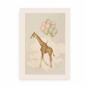 Plakat med en giraf, der svæver med balloner blandt skyerne i bløde pastelfarver.