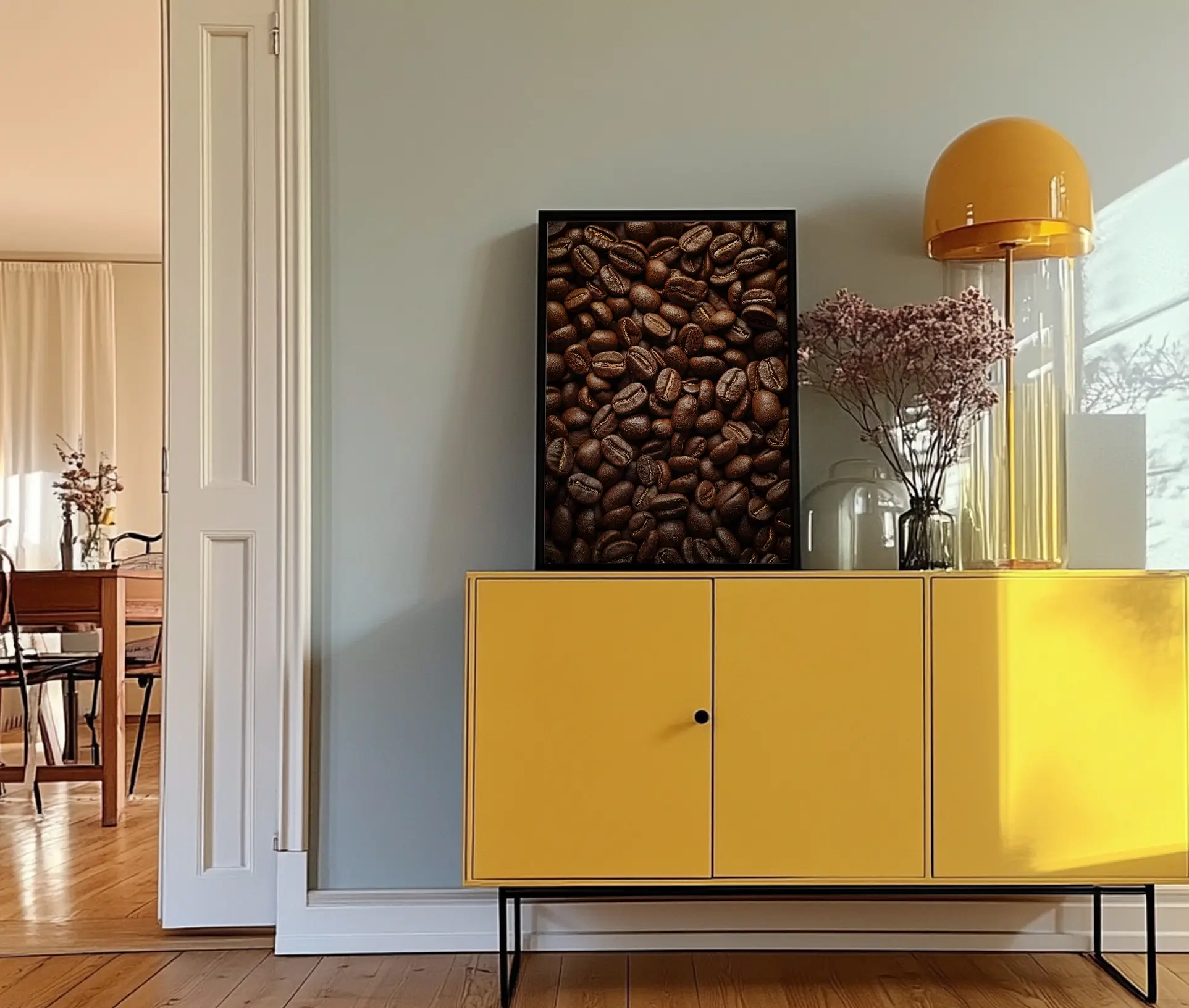 Plakat med kaffebønner i sort ramme