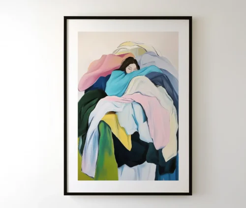 Plakat med kvinde, der sover i vasketøj – indrammet i sort ramme