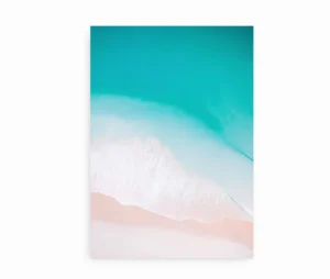 Minimalistisk plakat af hav og sand uden ramme, der fremhæver det naturlige motiv.