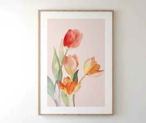 Plakat med lyserøde tulipaner i træramme på væg