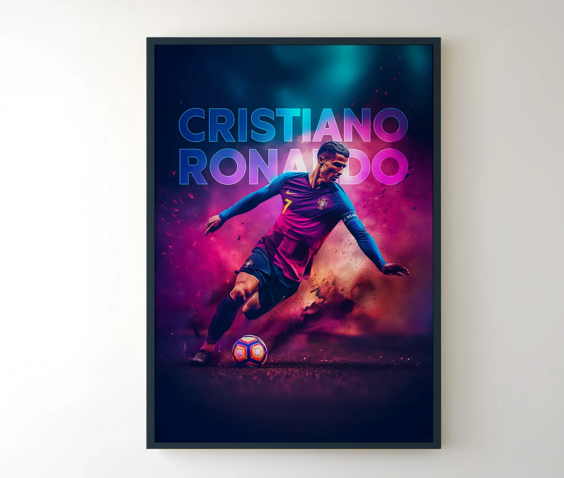 Fodbold plakat i sort ramme hængende på en væg.