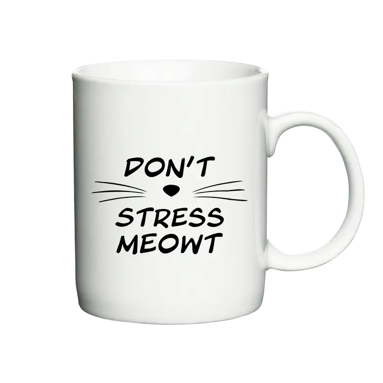 Hvid kaffekop med katte-tema og teksten "Don't stress meowt".