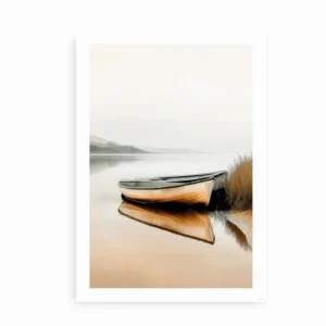 Plakat med robåd i stille natur ved søbred