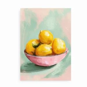 Farverig plakat med citroner i en rosa skål på pastelfarvet baggrund.