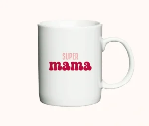Keramikkrus med teksten Super Mama i rød og rosa skrift.