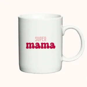 Keramikkrus med teksten Super Mama i rød og rosa skrift.