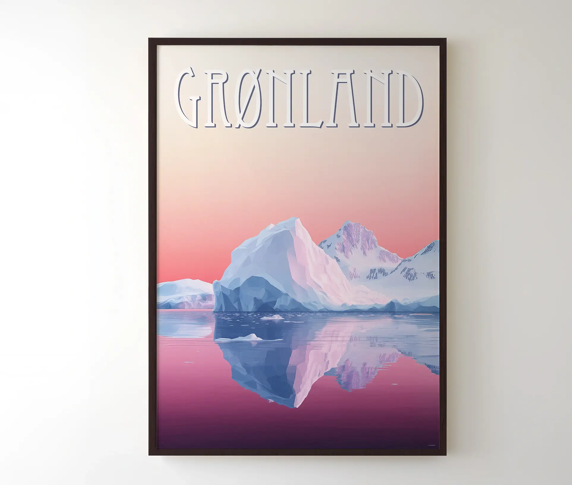 Indrammet plakat med isbjerg og bjerglandskab i Grønland