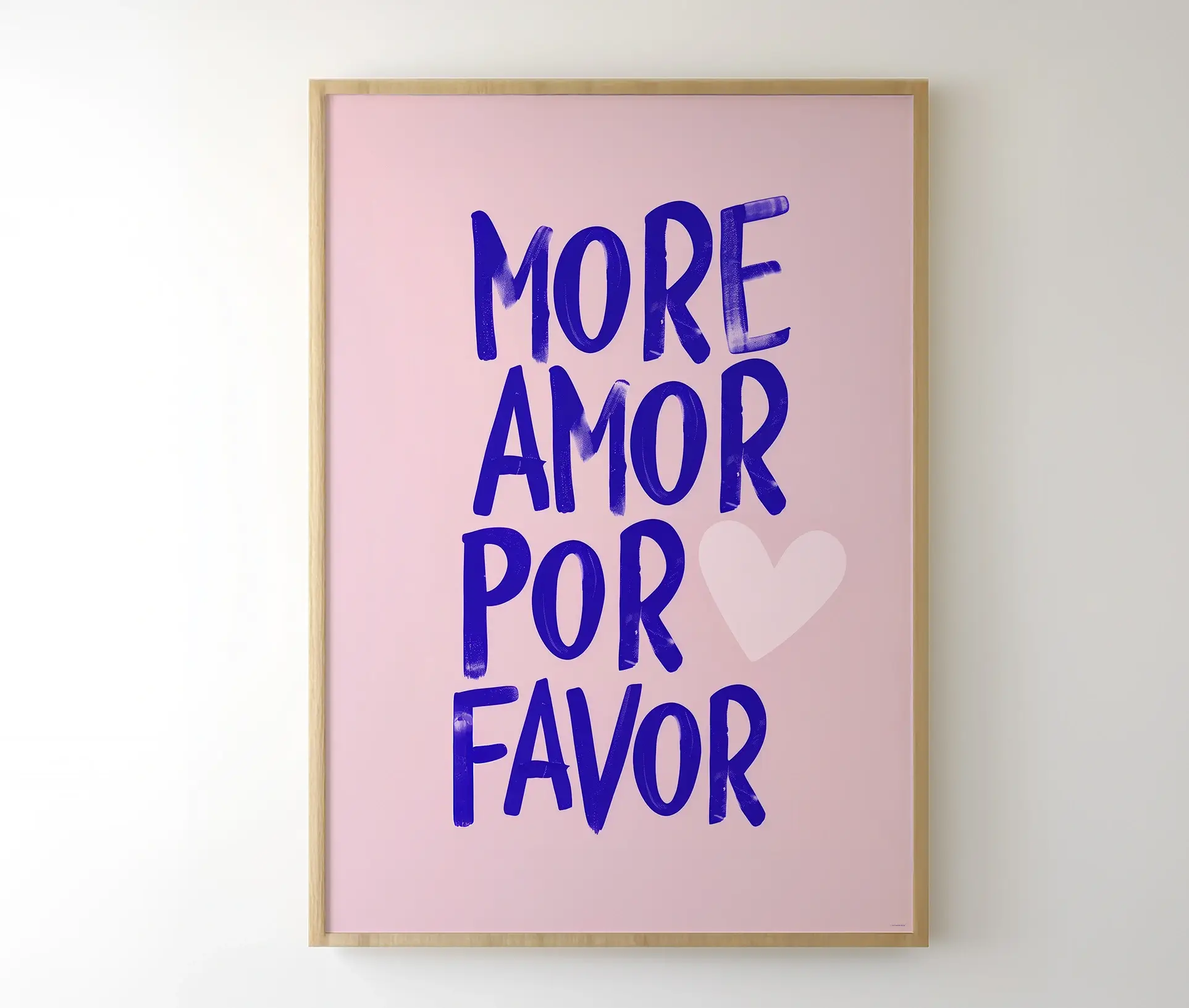 Indrammet "More Amor Por Favor" plakat på væg