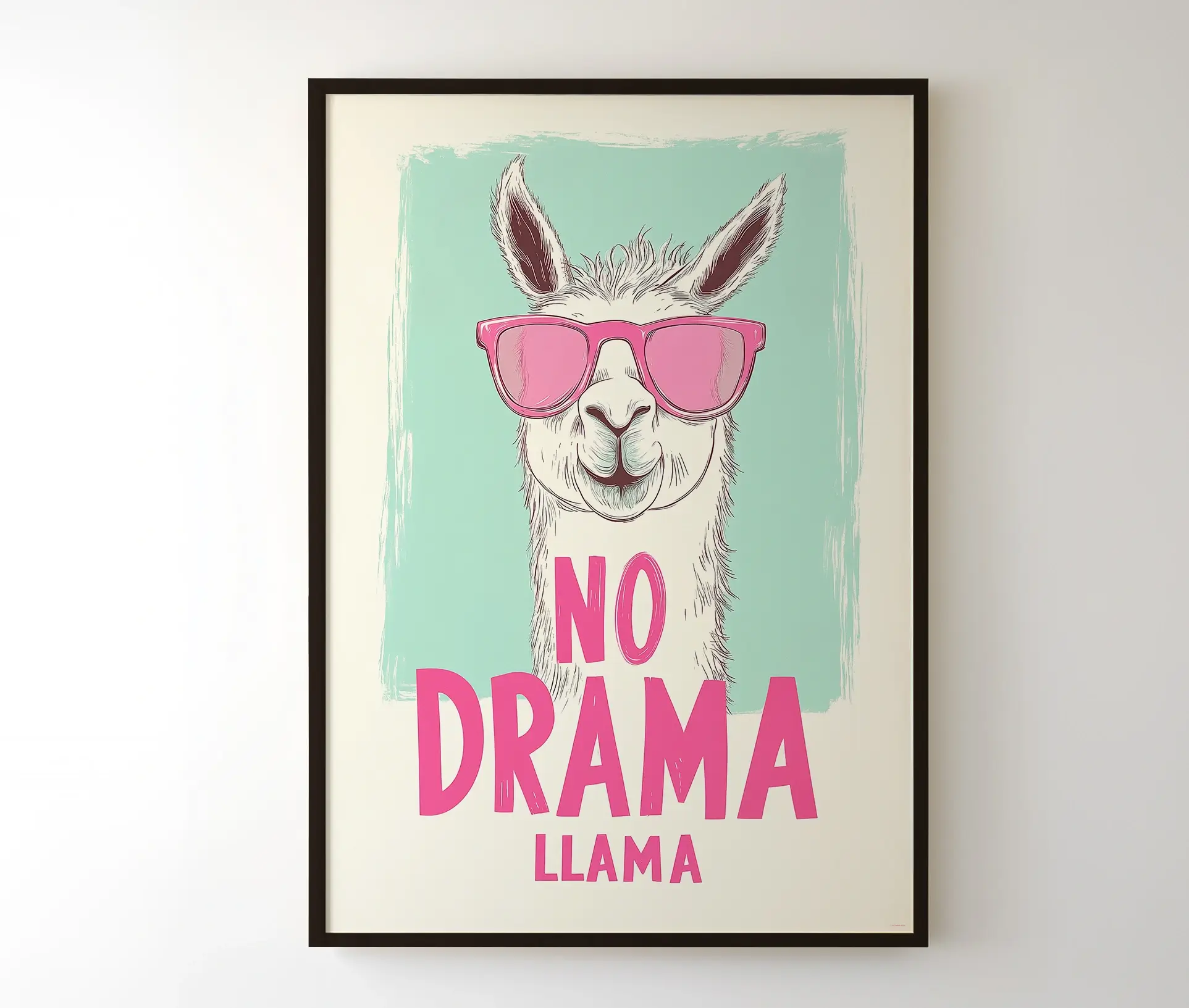 Indrammet plakat med sjov lama og teksten No Drama Llama.