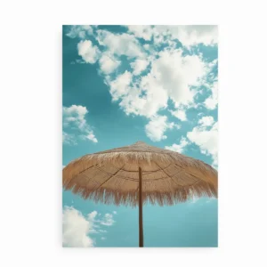 Plakat med stråparasol og blå himmel med skyer