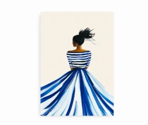 Plakat med kvinde i blå- og hvidstribet kjole på lys baggrund