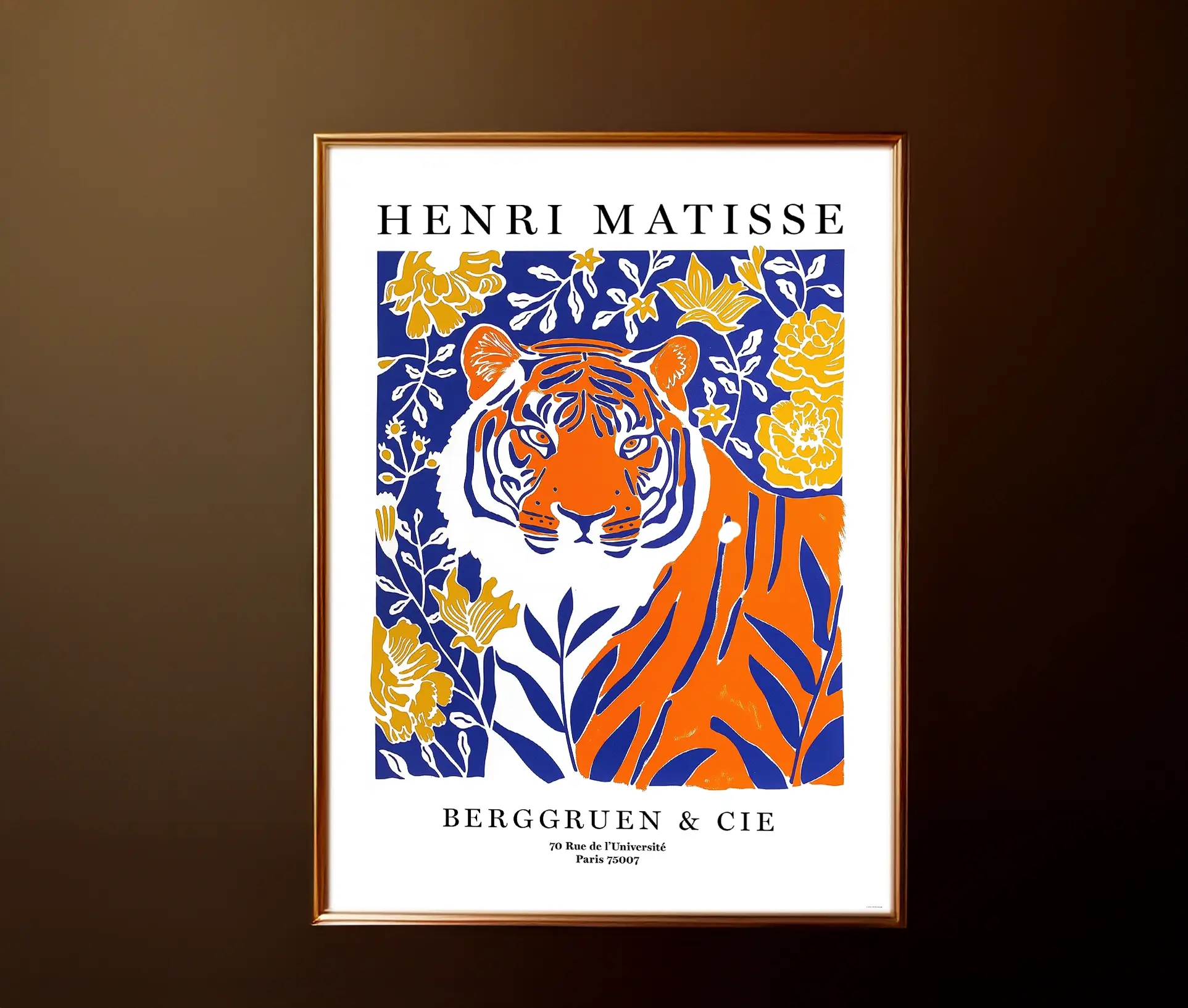 Matisse plakat med tiger i ramme mod brun væg