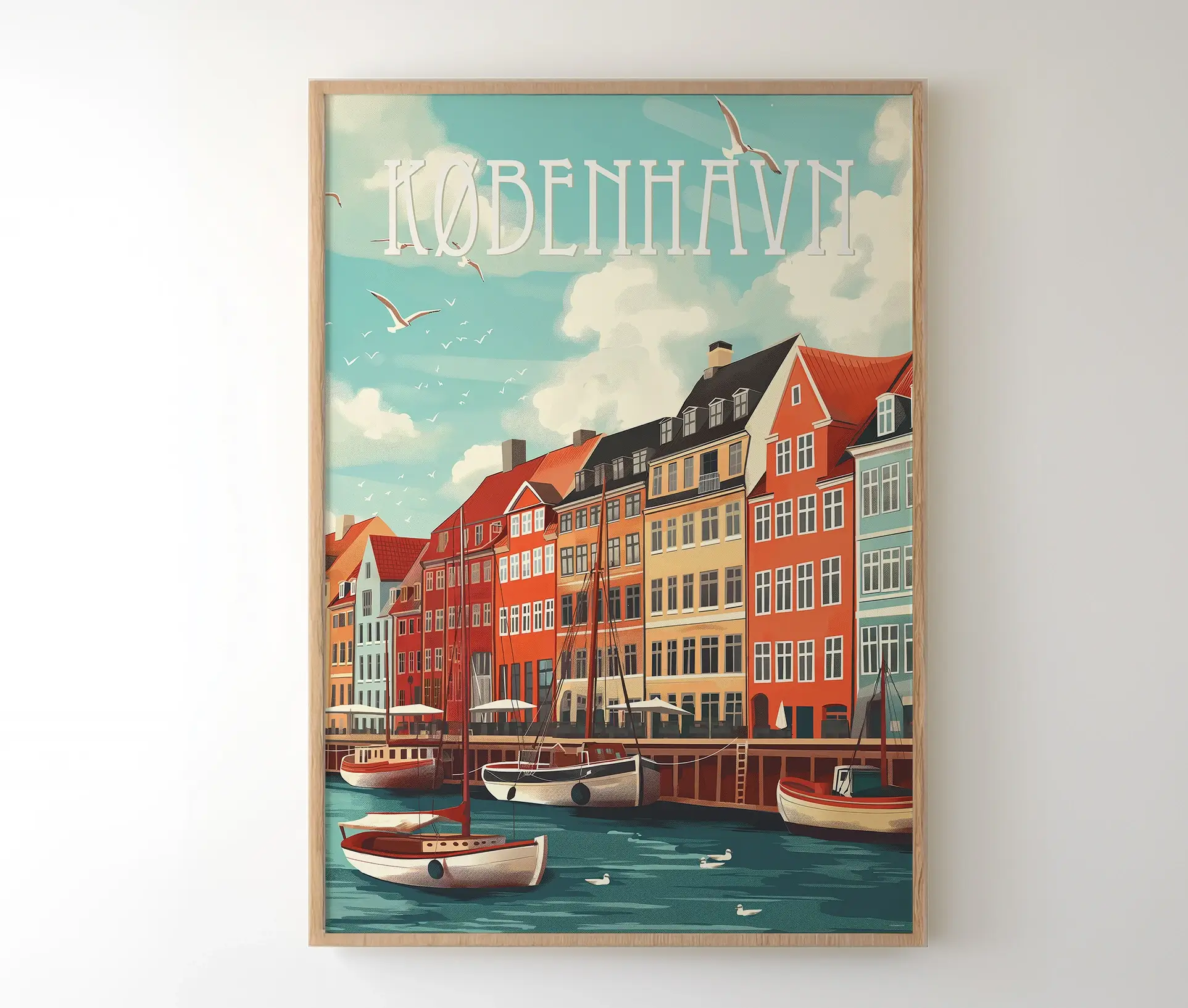 Indrammet plakat af Nyhavn i København hængende på væg